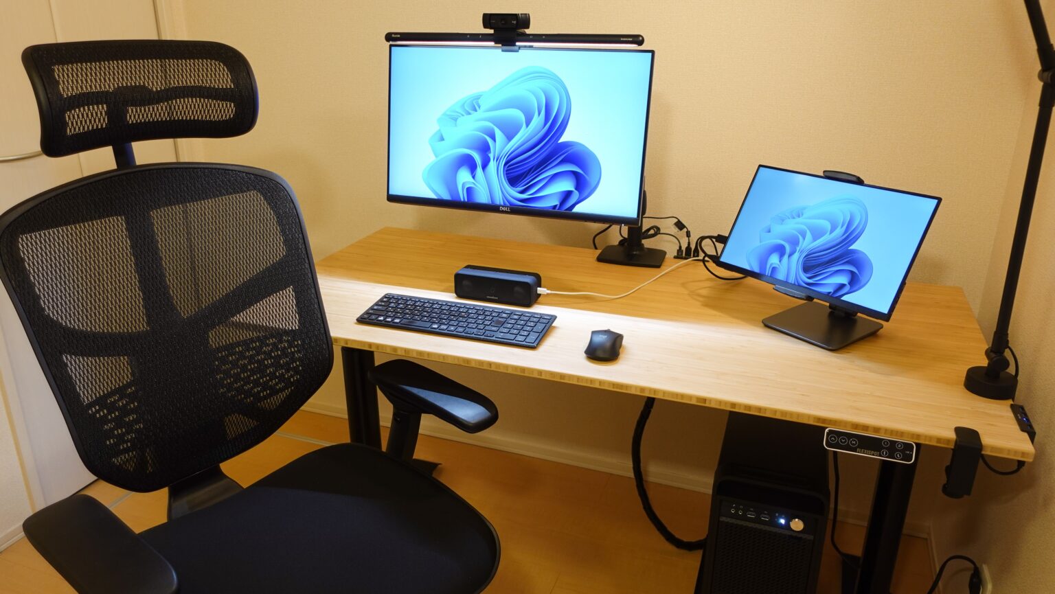 デスク環境って実際どんな感じ？筆者のデスク周りを紹介します